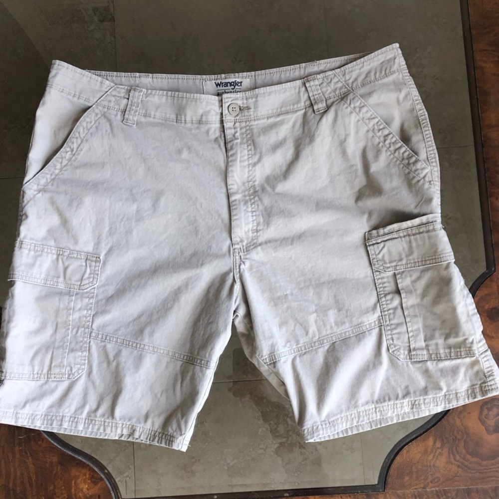 Wrangler Men's Tan Cargo Shorts